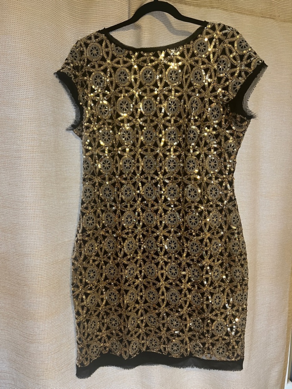 Vince Camuto Black and Gold Sequin Shift Mini Dress size 14 XL sparkle party